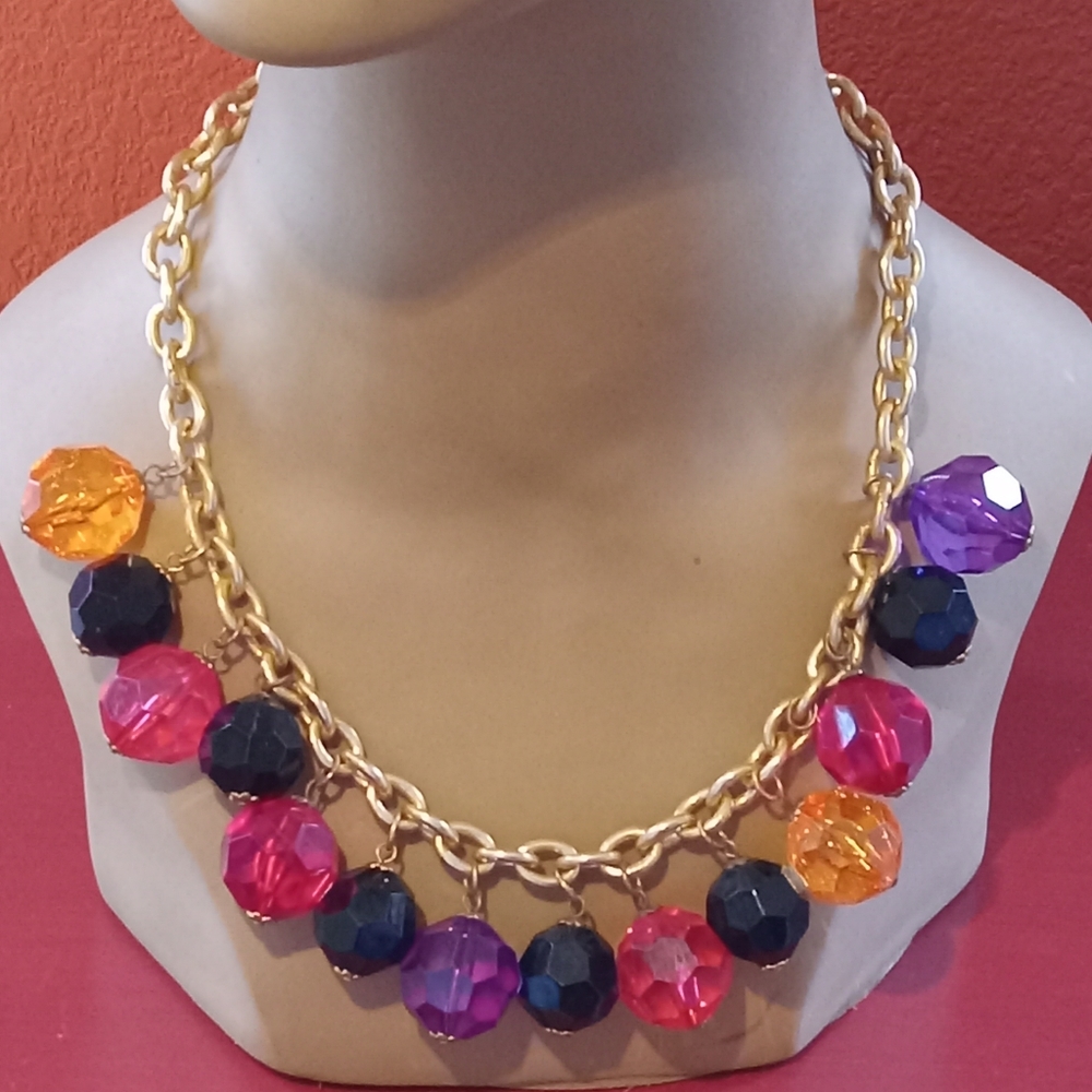 Vintage Chunky colorful w/ faceted sphere on gold linķ necklace